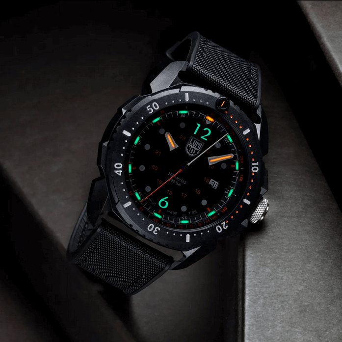 LUMINOX ICE-SAR 1050 Series LM1052 Luminox