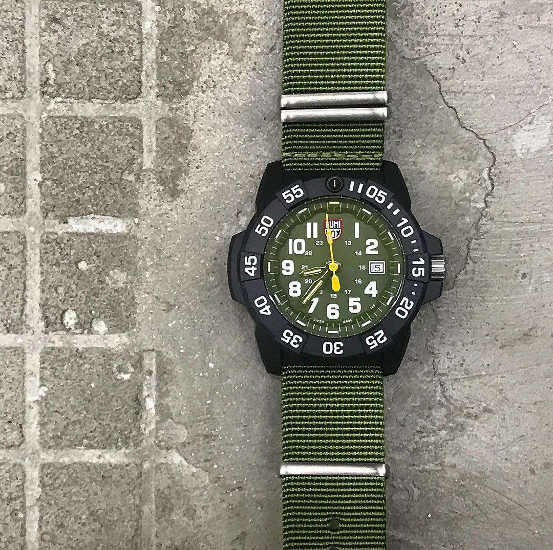 Luminox navy seal online 3500 series